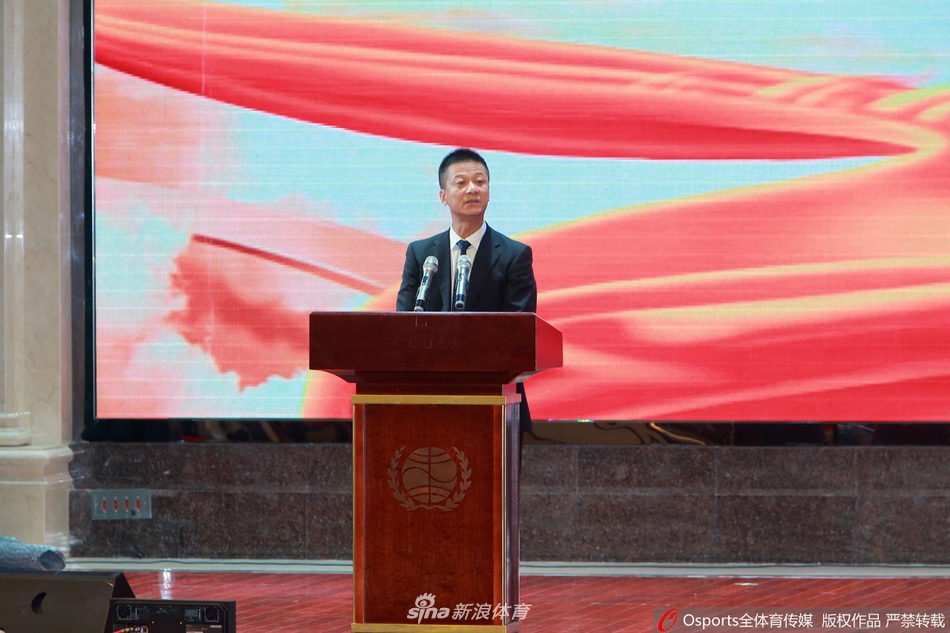 束昱辉动员球队