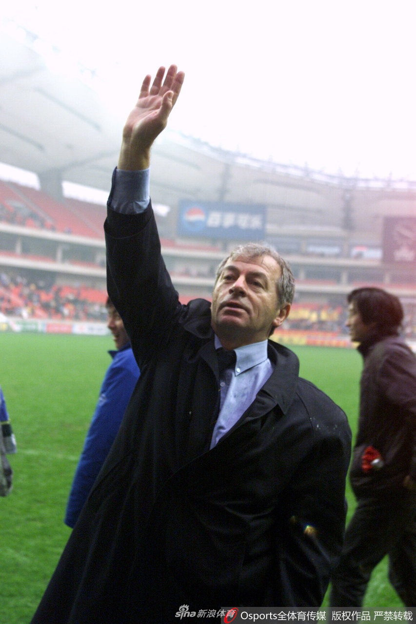 前申花主帅因感染新冠去世 曾率队夺甲A亚军