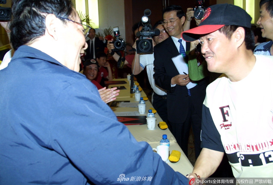 首场战罢赵本山就做出让王洪礼下课的决定