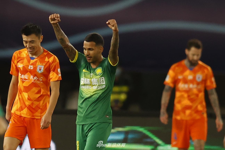 比埃拉庆祝晋级