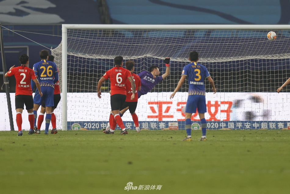 新浪直击上海上港1-2江苏苏宁