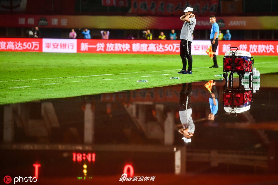 王宝山建业生涯回顾 怒摔帽子成经典