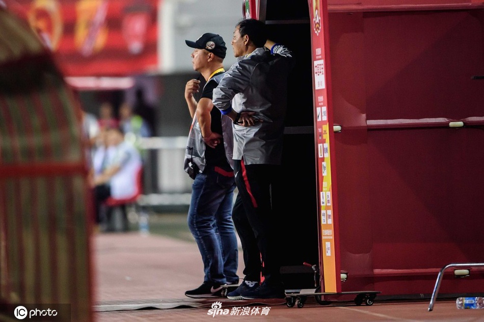 王宝山场边观战