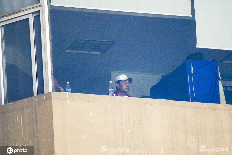 王宝山看台观战