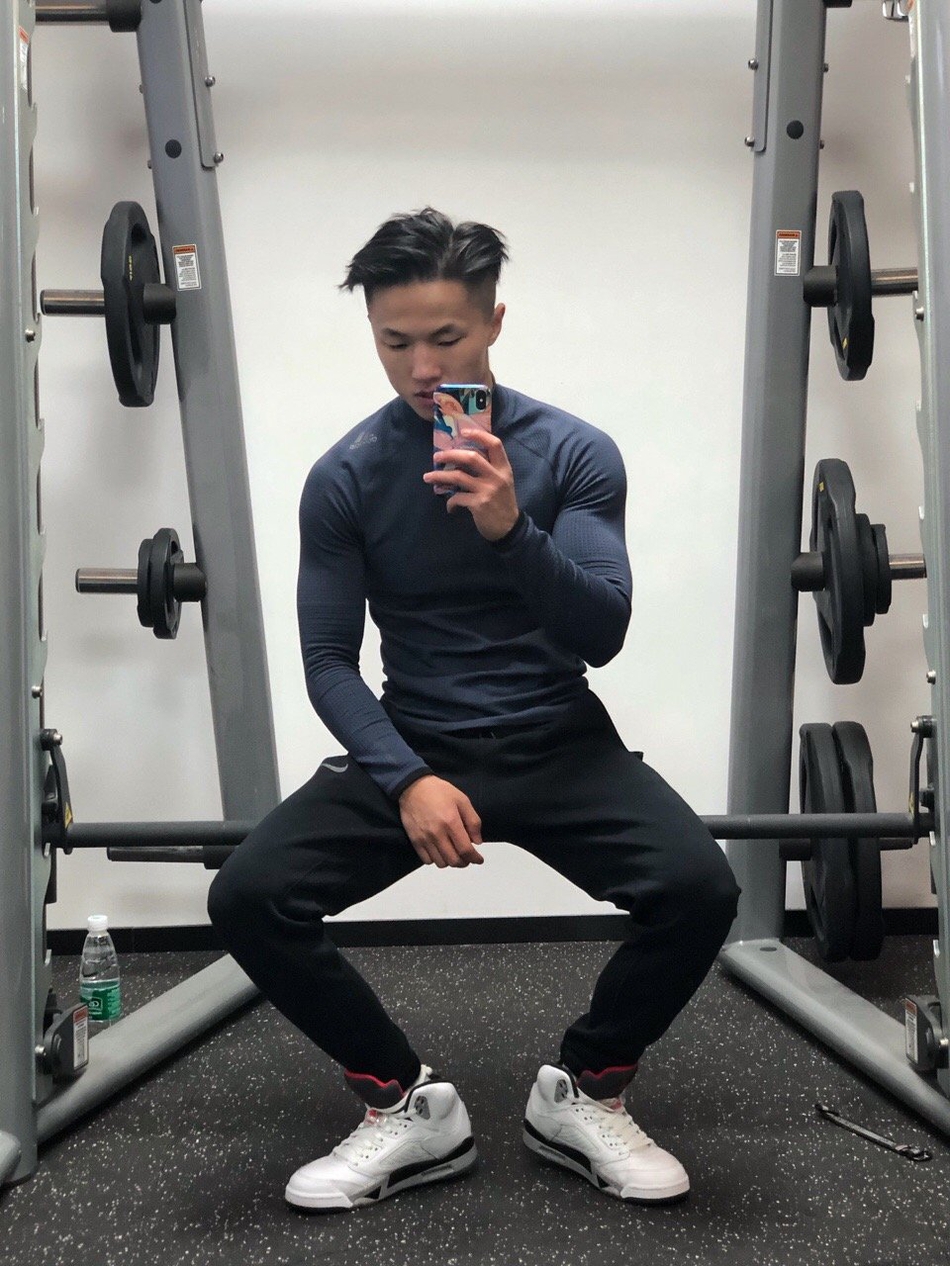 武汉健身小伙抗癌2个月 肌肉硬汉顽强不倒