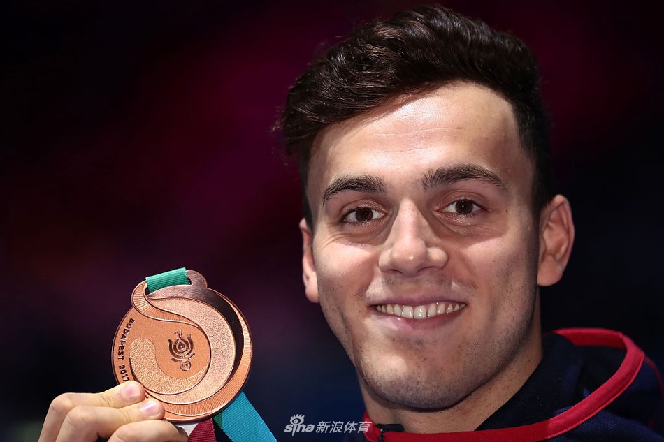 盖伊获得100蝶铜牌