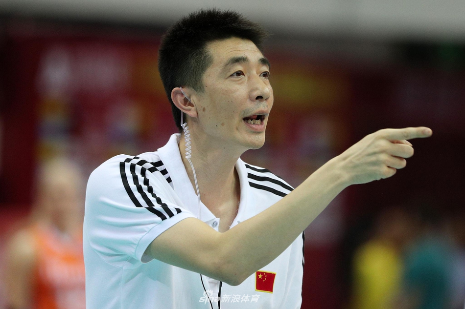 安家杰场边指导