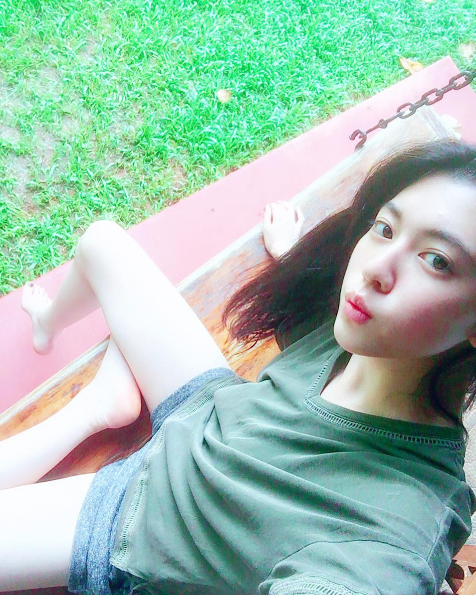 周杰伦新歌MV女主三吉彩花 完美驾驭运动风!