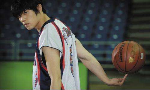 周杰伦的《说好不哭》送给中国篮球球迷