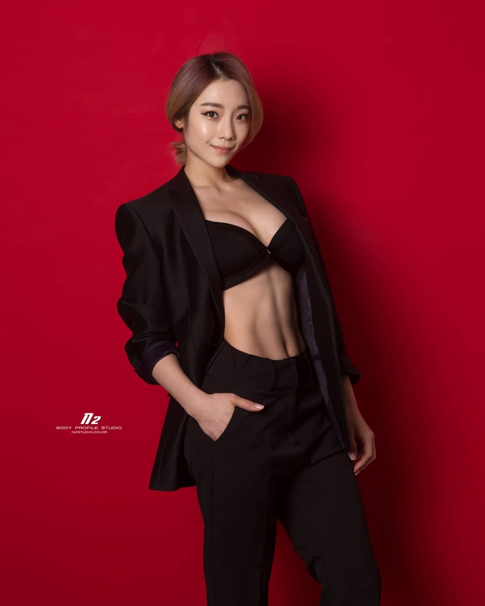 90年新生健身教练 漂亮的容貌 完美的身材