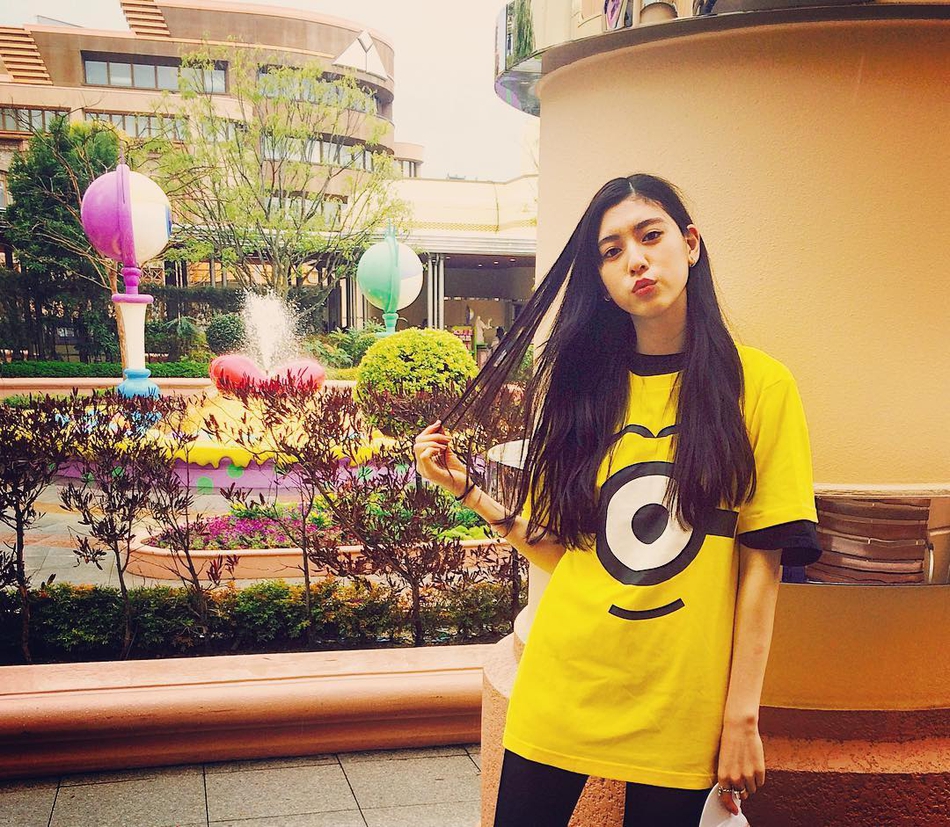 周杰伦新歌MV女主三吉彩花 完美驾驭运动风!