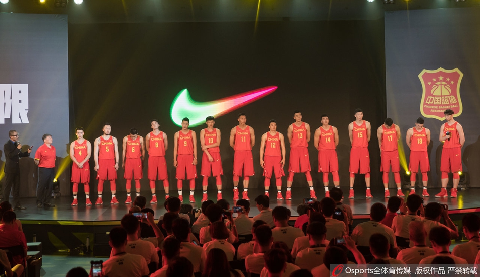 中国男篮历年队服 哪一届最好看？