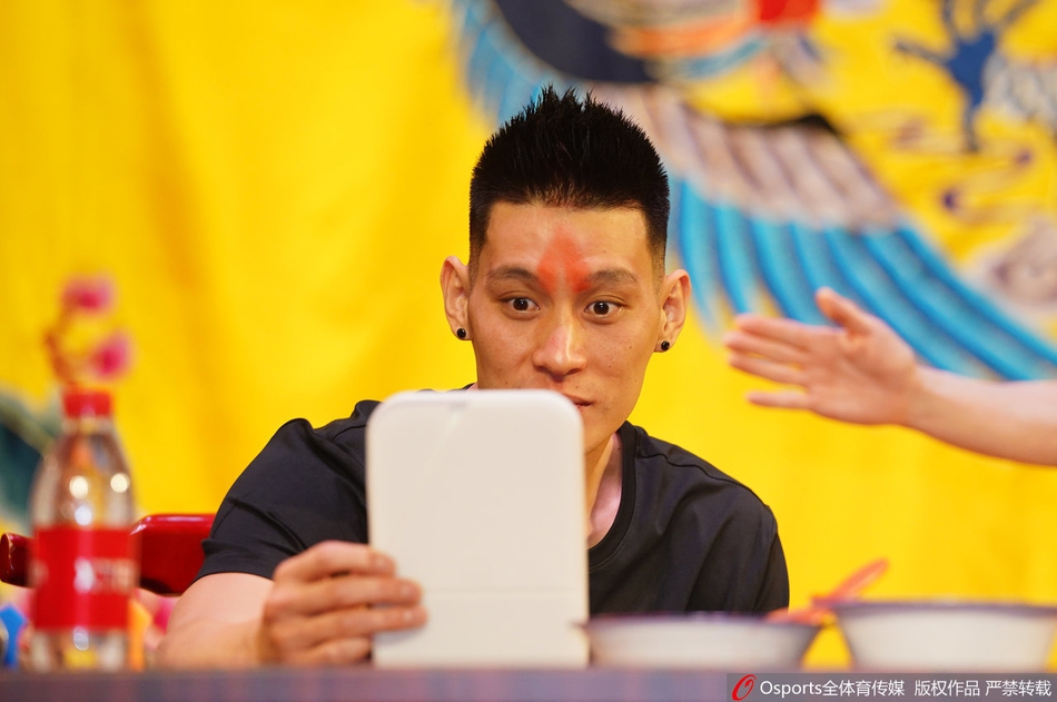 林书豪现身京城湖广会馆 变身常山赵子龙