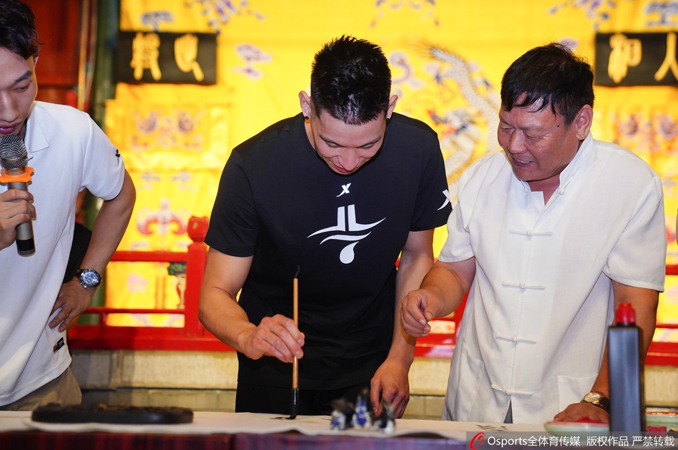 林书豪现身京城湖广会馆 变身常山赵子龙