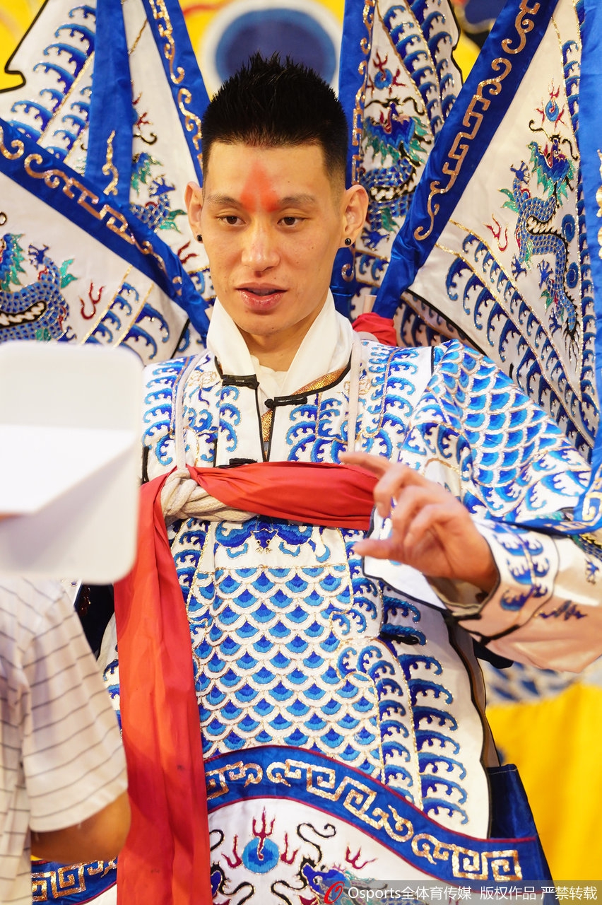 林书豪现身京城湖广会馆 变身常山赵子龙