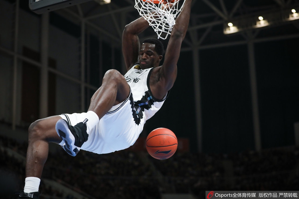 辽宁官宣续约巴斯！回顾内线野兽上赛季精彩瞬间