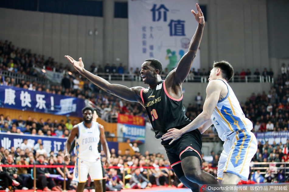 辽宁官宣续约巴斯！回顾内线野兽上赛季精彩瞬间