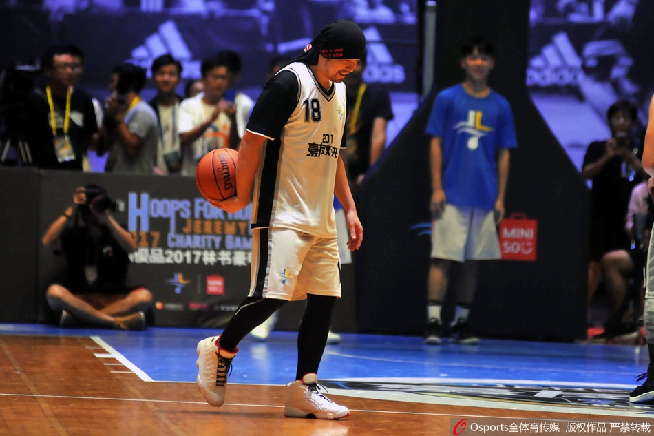 周杰伦的《说好不哭》送给中国篮球球迷