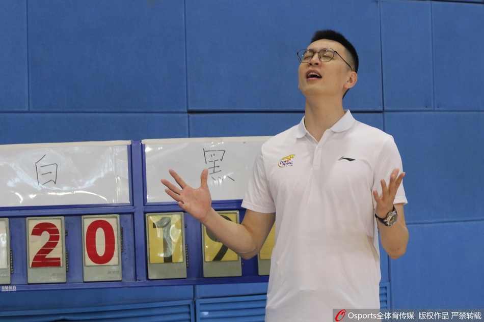 辽篮将士歌唱《我和我的祖国》为祖国献礼