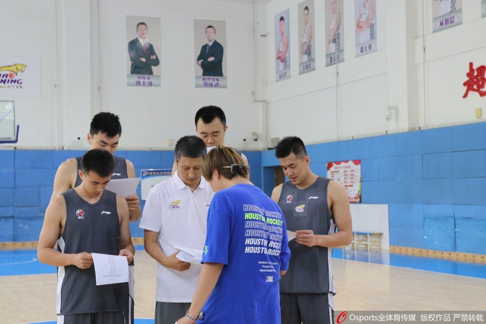 辽篮将士歌唱《我和我的祖国》为祖国献礼