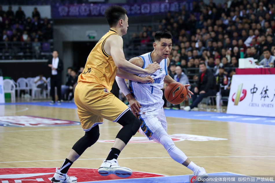 [CBA季前赛]林书豪首秀砍40分首钢仍输球