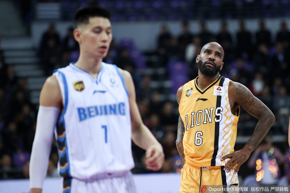 [CBA季前赛]林书豪首秀砍40分首钢仍输球