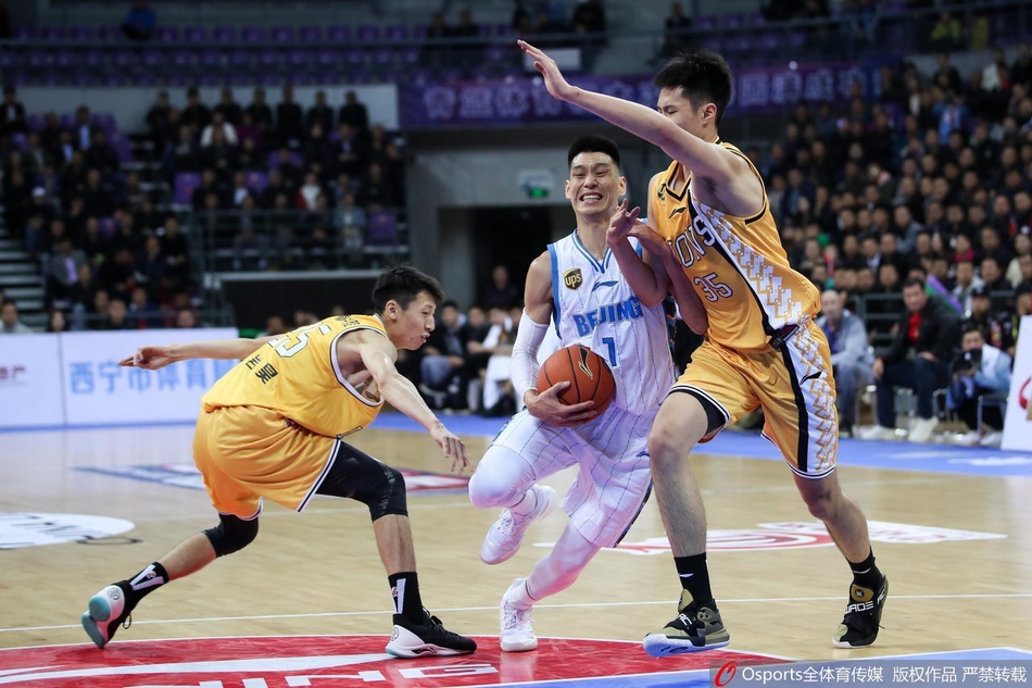 [CBA季前赛]林书豪首秀砍40分首钢仍输球