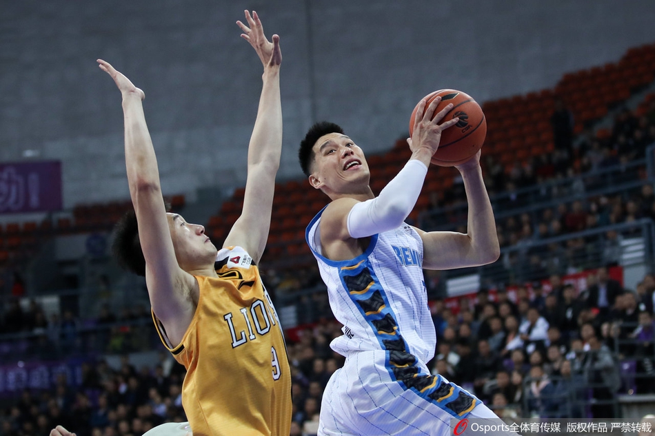 [CBA季前赛]林书豪首秀砍40分首钢仍输球