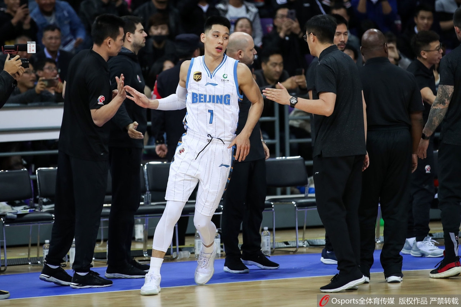 [CBA季前赛]林书豪首秀砍40分首钢仍输球