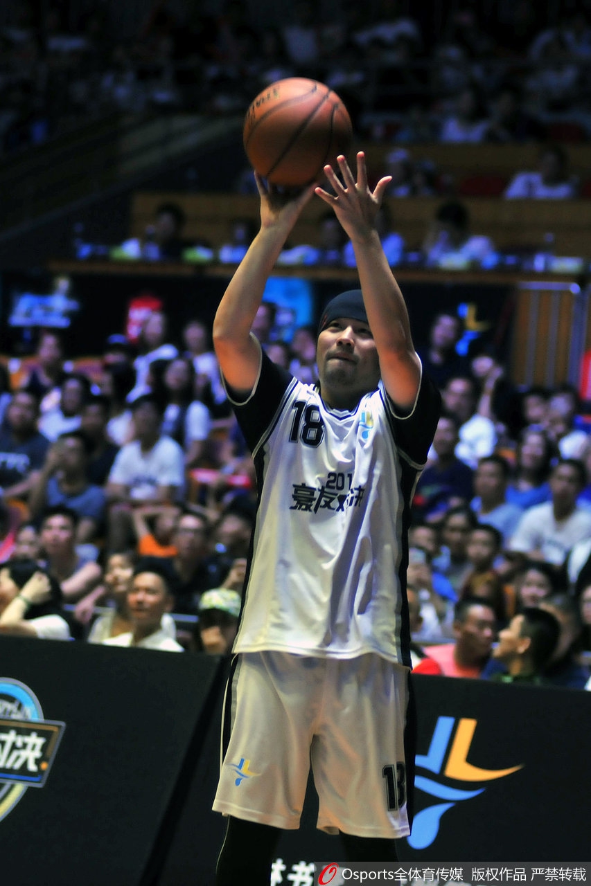 周杰伦的《说好不哭》送给中国篮球球迷