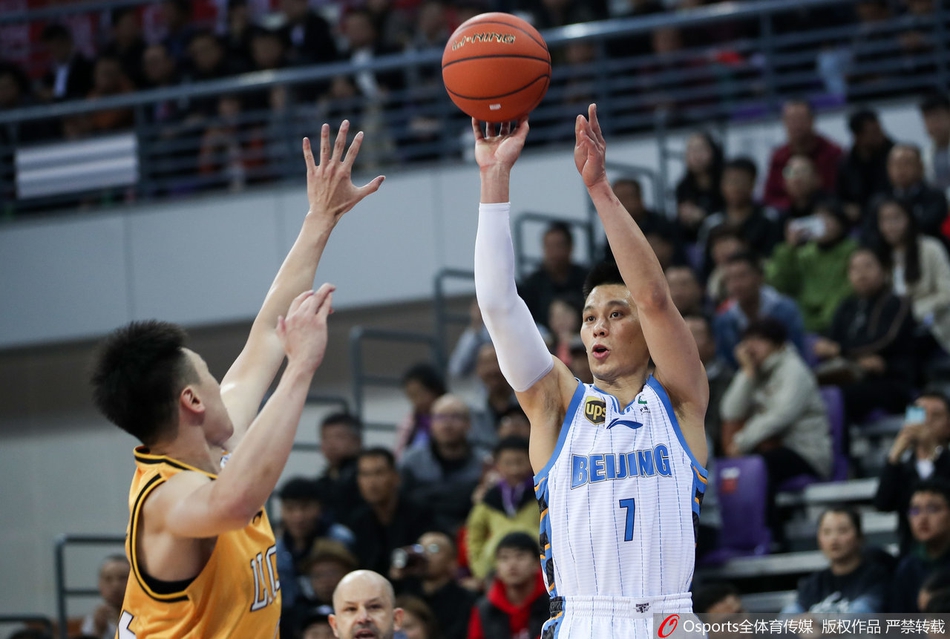 [CBA季前赛]林书豪首秀砍40分首钢仍输球