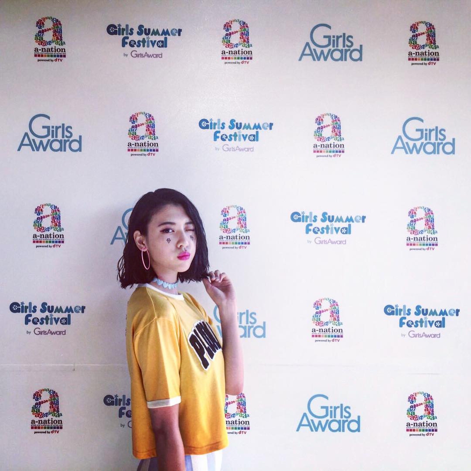 周杰伦新歌MV女主三吉彩花 完美驾驭运动风!