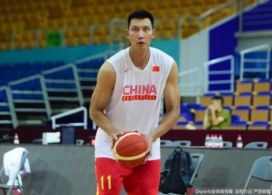 中国男篮备战训练 球员表情轻松