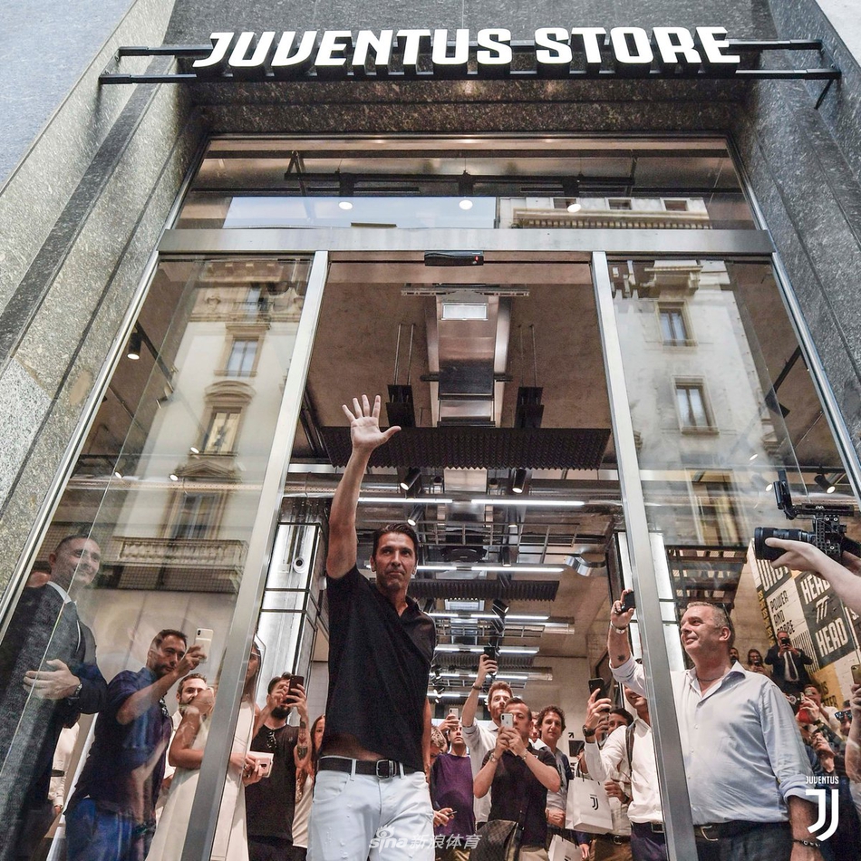 全城沸腾！41岁小将布冯回来啦