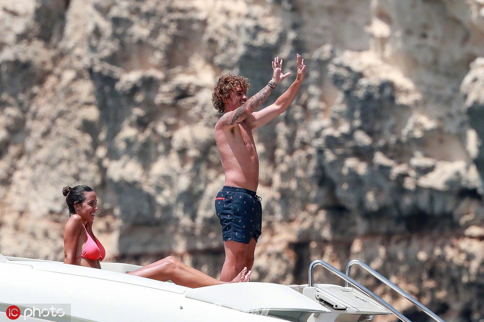 格列兹曼度假 咋胖成这模样了