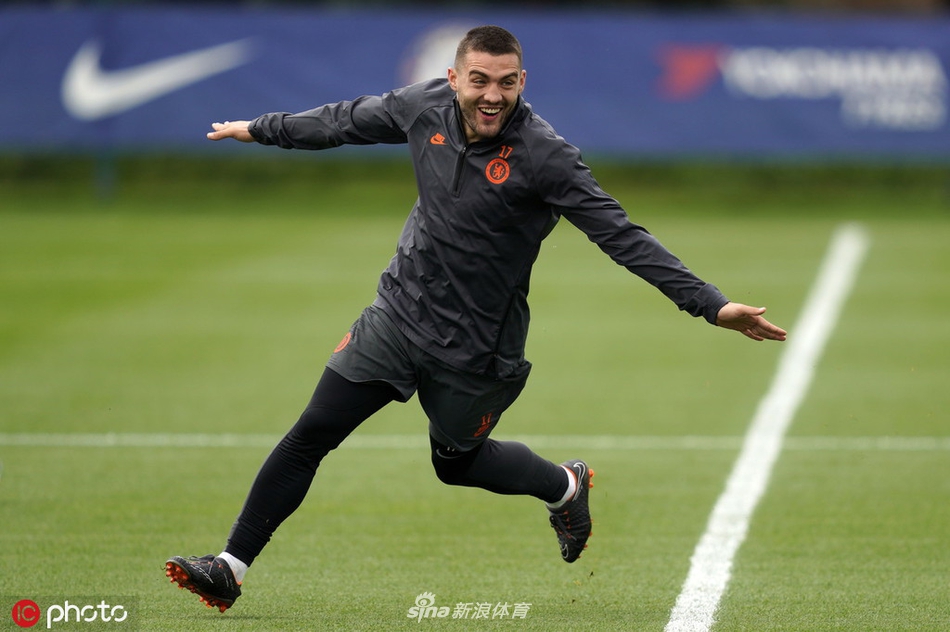 切尔西备战欧冠 兰帕德乐开花