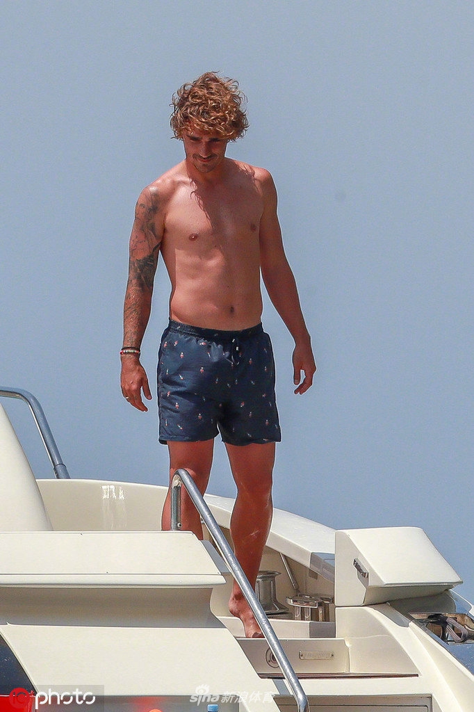 格列兹曼度假 咋胖成这模样了