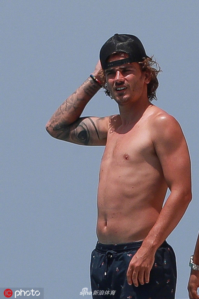 格列兹曼度假 咋胖成这模样了