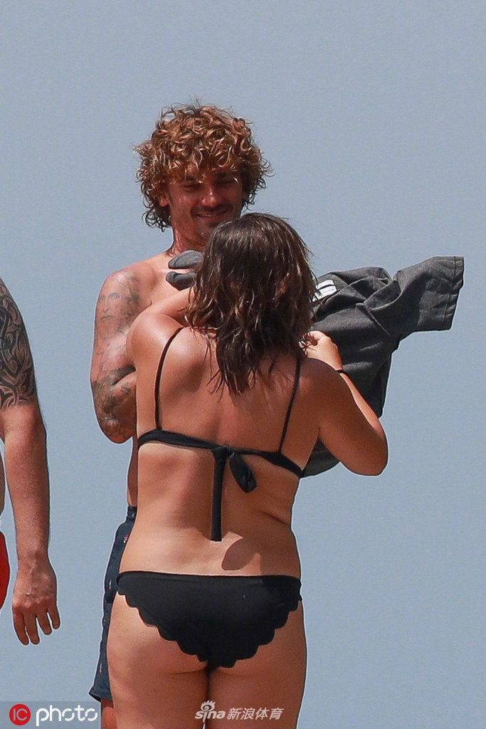 格列兹曼度假 咋胖成这模样了