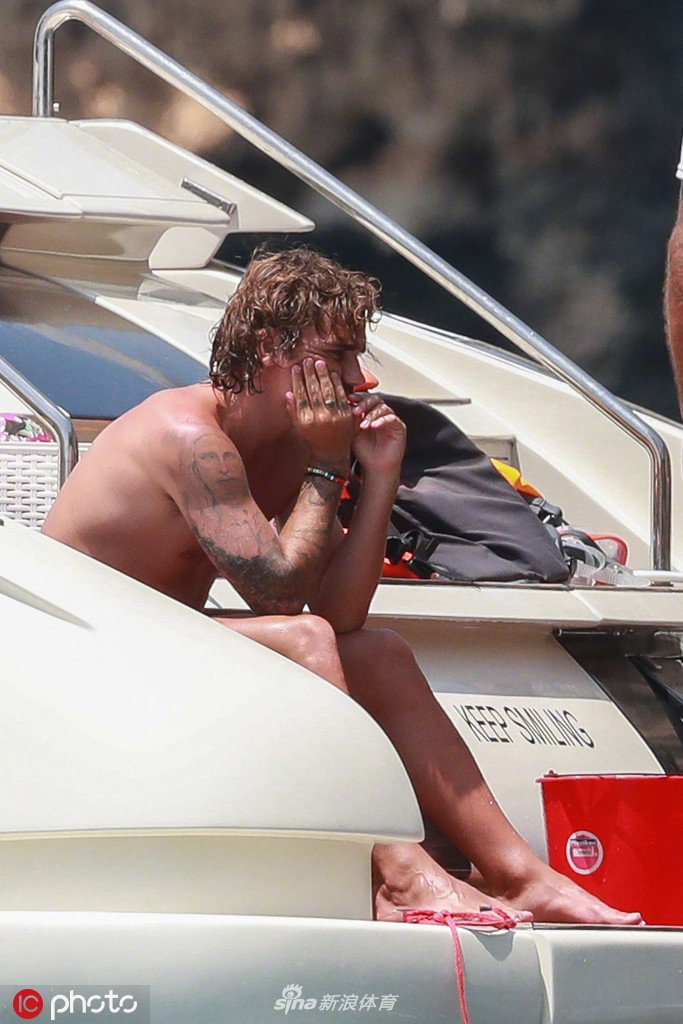 格列兹曼度假 咋胖成这模样了