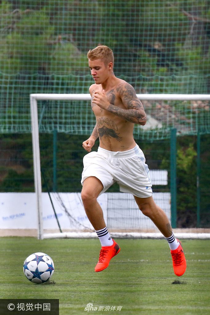 比伯秀球技！这球感什么水平