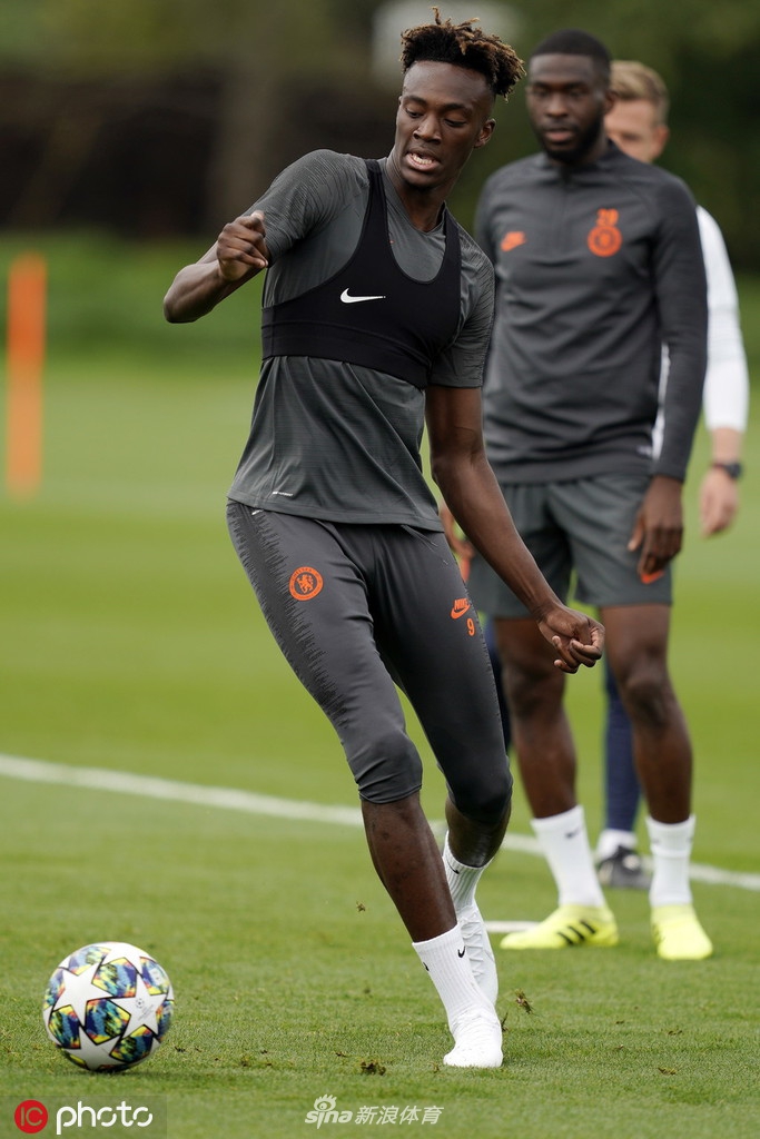 切尔西备战欧冠 兰帕德乐开花