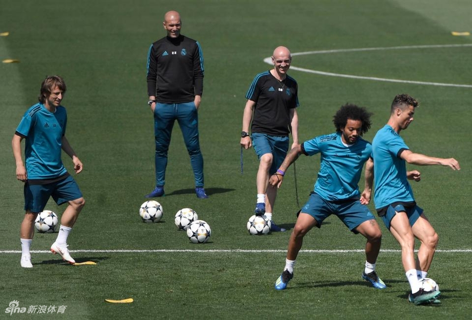 皇马训练备战欧冠决赛齐祖抢镜