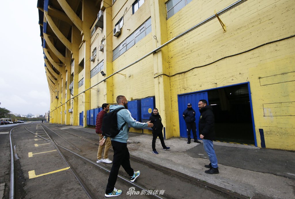 德罗西加盟博卡！球迷疯狂迎接