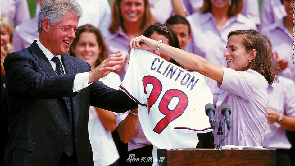 这次脱衣庆祝 从此改变了女足