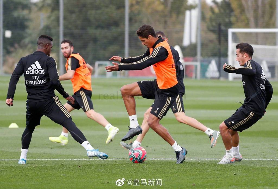 西甲闹大乌龙！这球谁看得清啊