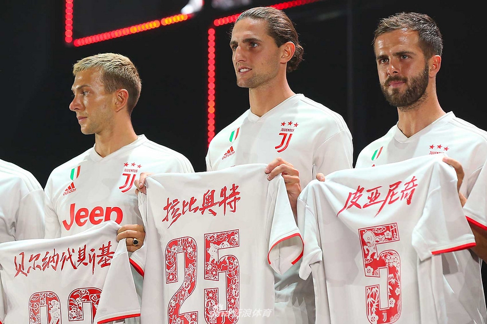 C罗限量版汉字球衣！2千元一件