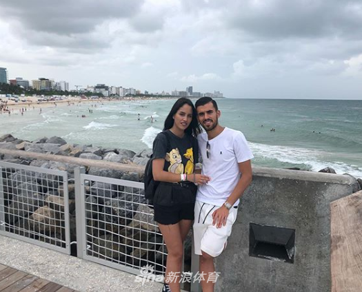 甜!阿森纳新援郎才女貌撒狗粮