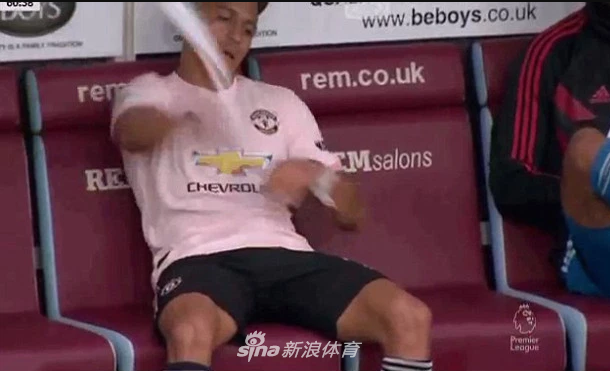 曼联亏死！桑切斯下滑如雪崩