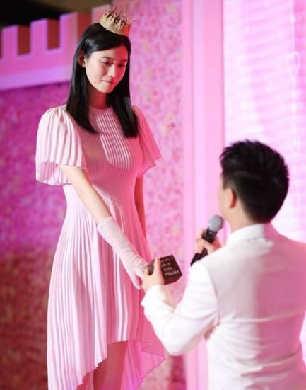 奚梦瑶产子！英文名致敬C罗